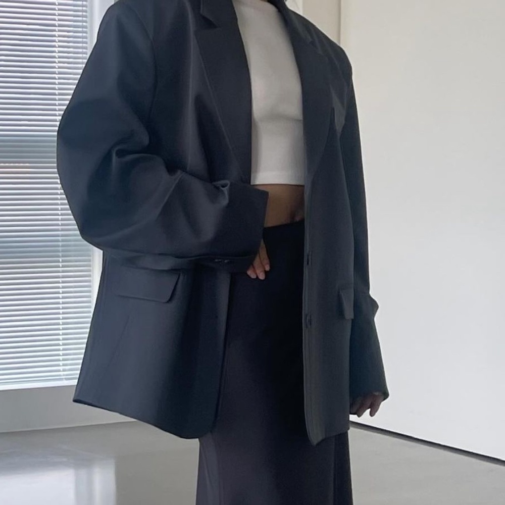 Gray oversized blazer with wide sleeve. Woman blazer, suit jacket.